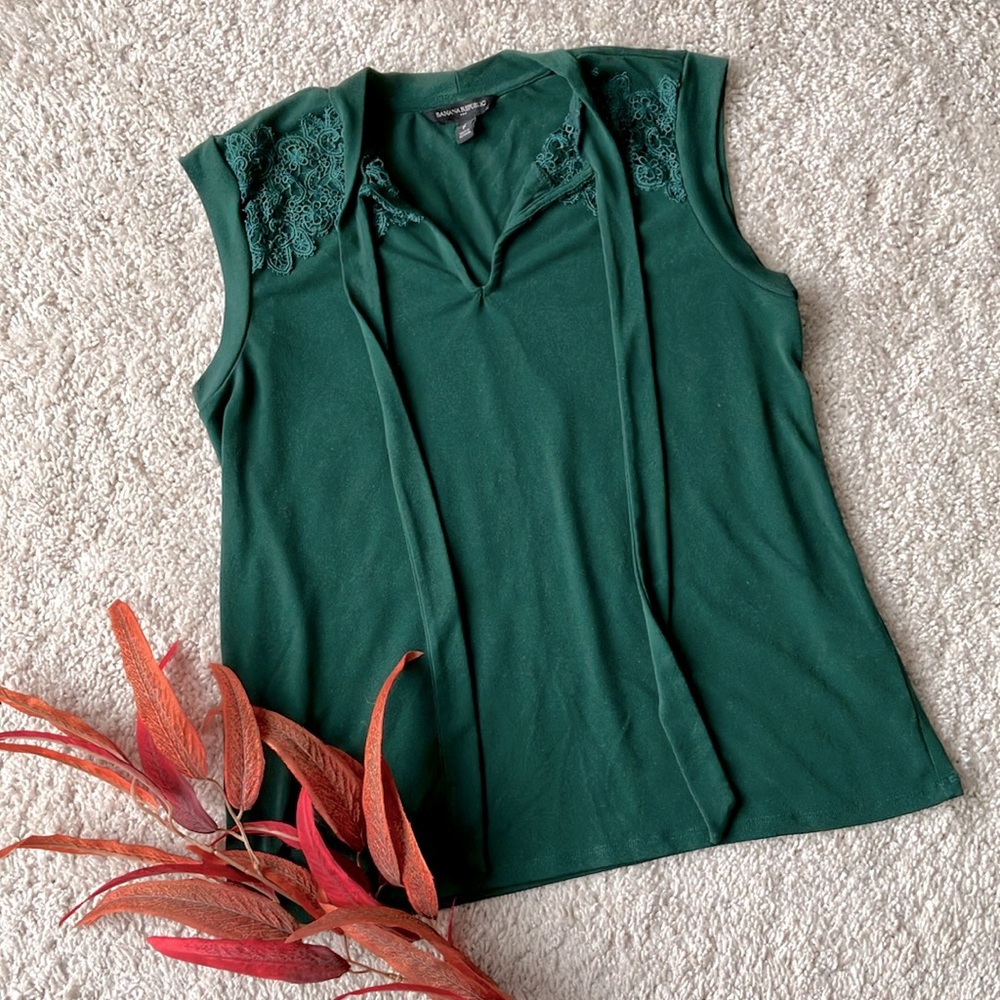 Banana Republic | Sleeveless Lace Toe-Neck Blouse